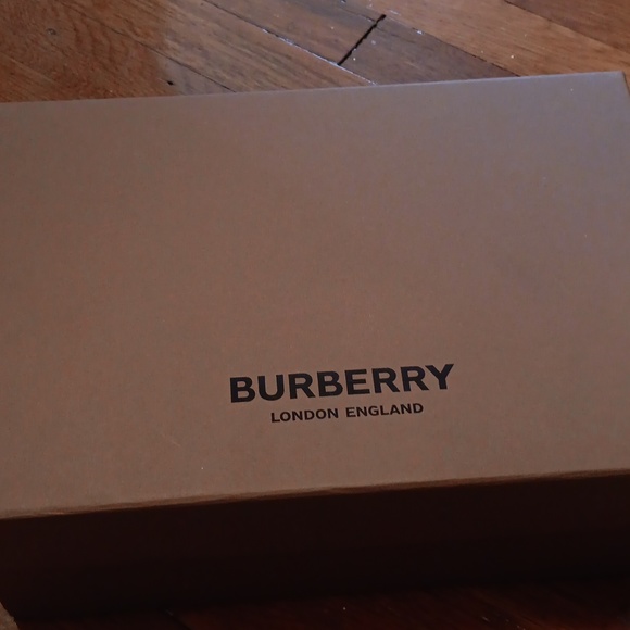 Authentic Burberry kids sneakers authentic.